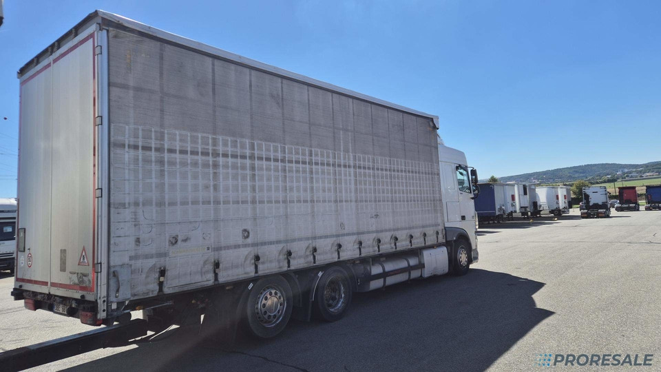 DAF XF 410 FAR SC EURO 6 - velkoobjemová souprava - prodejné jen s přívěsem SCHWARZMÜLLER TPA 2/E - cena je za celou soupravu - Truk dengan terpal samping: gambar 4 DAF XF 410 FAR SC EURO 6 - velkoobjemová souprava - prodejné jen s přívěsem SCHWARZMÜLLER TPA 2/E - cena je za celou soupravu - Truk dengan terpal samping: gambar 4