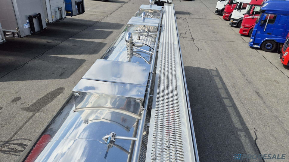 OSTATNÍ SEKA SPSTT/11C/38A1 - Potravinářská cisterna výpustná 31 m3 - 3 komory - Semi-trailer tangki: gambar 4 OSTATNÍ SEKA SPSTT/11C/38A1 - Potravinářská cisterna výpustná 31 m3 - 3 komory - Semi-trailer tangki: gambar 4