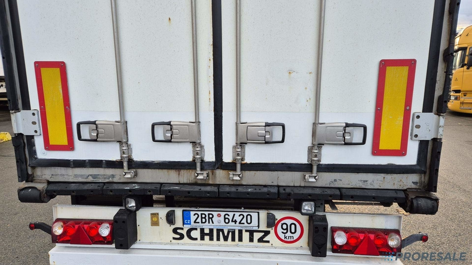 SCHMITZ CARGOBULL SKO 24/L - 13.4 FP60 COOL - mrazírenský návěs + diesel-elektrický agregát CARRIER VECTOR 1300 - Semi-trailer berpendingin: gambar 5 SCHMITZ CARGOBULL SKO 24/L - 13.4 FP60 COOL - mrazírenský návěs + diesel-elektrický agregát CARRIER VECTOR 1300 - Semi-trailer berpendingin: gambar 5