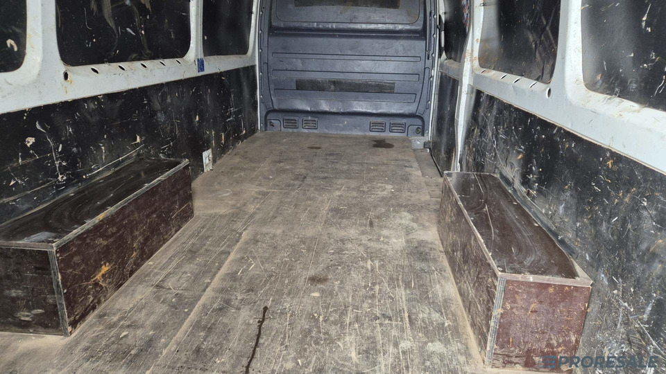 VOLKSWAGEN CRAFTER 2,0 TDi 100 kW skříňový - Van box: gambar 4 VOLKSWAGEN CRAFTER 2,0 TDi 100 kW skříňový - Van box: gambar 4