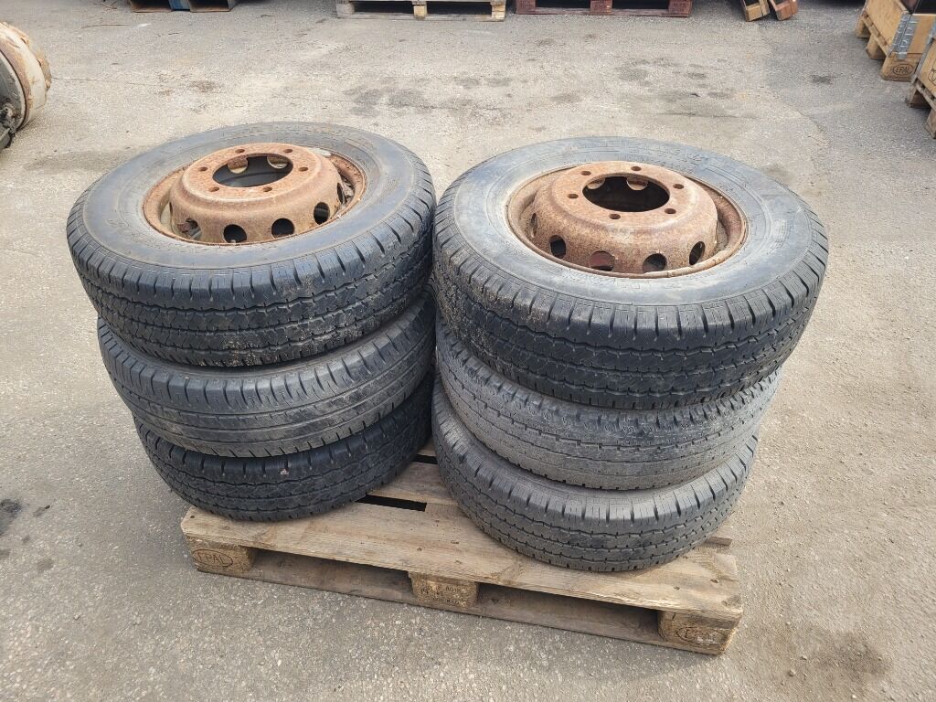 6 däck på fälg passande Iveco - Roda untuk Truk: gambar 1 6 däck på fälg passande Iveco - Roda untuk Truk: gambar 1