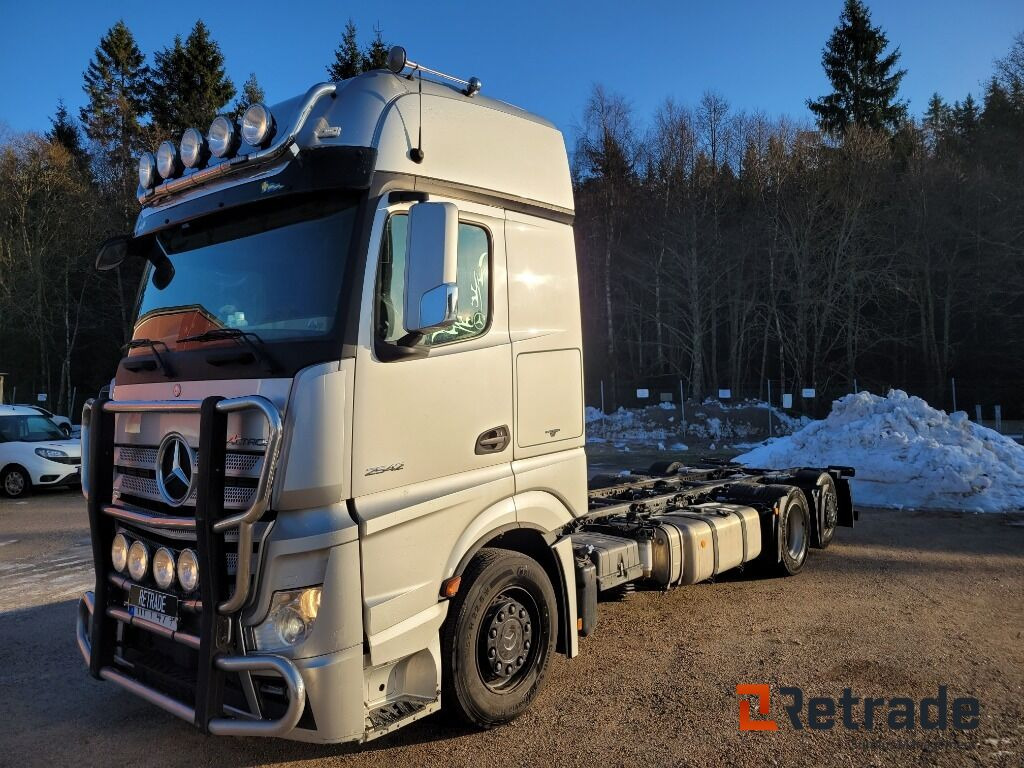 Chassi MERCEDES-BENZ ACTROS 6x2 Euro 6 - Truk sasis: gambar 1 Chassi MERCEDES-BENZ ACTROS 6x2 Euro 6 - Truk sasis: gambar 1
