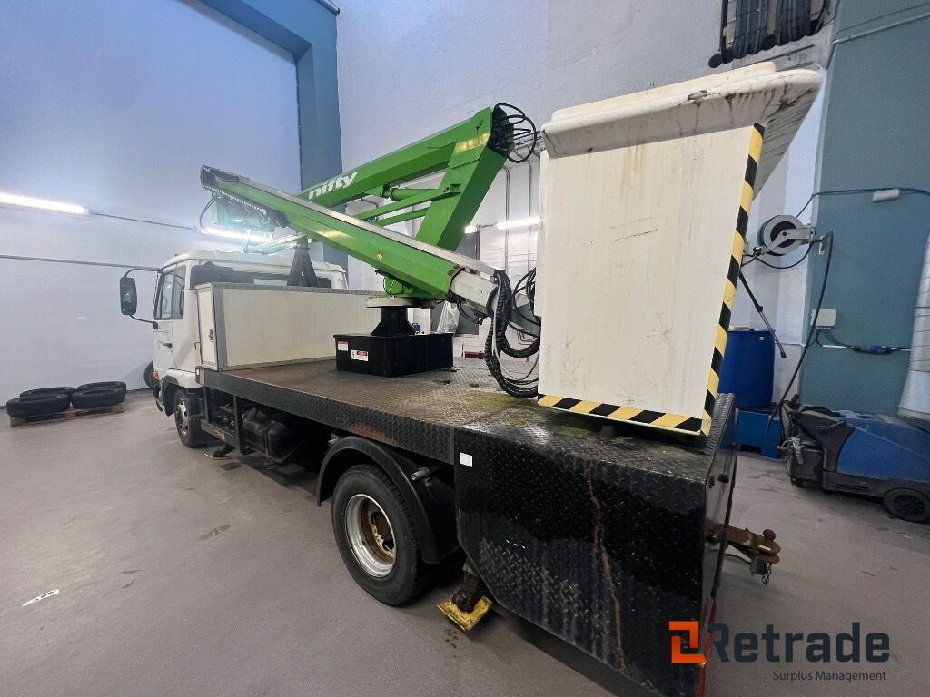 Crane truck NISSAN MK822 + Nifty lift V160 - Platform udara yang dipasang di truk: gambar 5 Crane truck NISSAN MK822 + Nifty lift V160 - Platform udara yang dipasang di truk: gambar 5