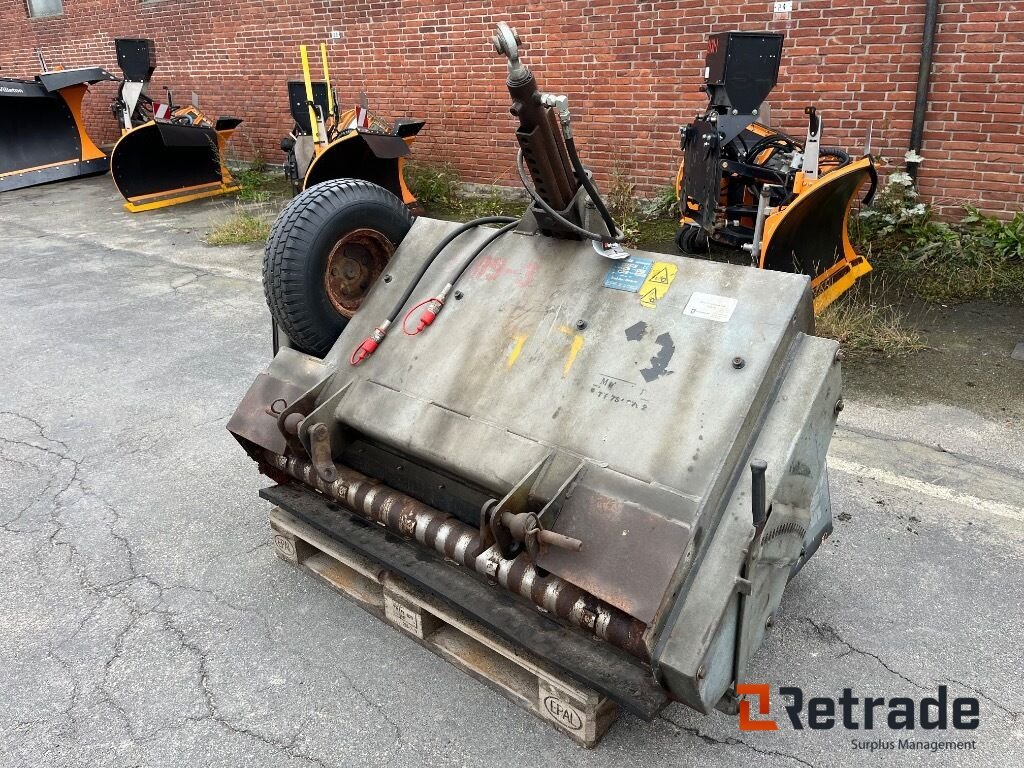 Fjærås 600/1350 liftophængt selvlæssende salt/grusudlægger. - Membangun inventaris: gambar 2 Fjærås 600/1350 liftophængt selvlæssende salt/grusudlægger. - Membangun inventaris: gambar 2