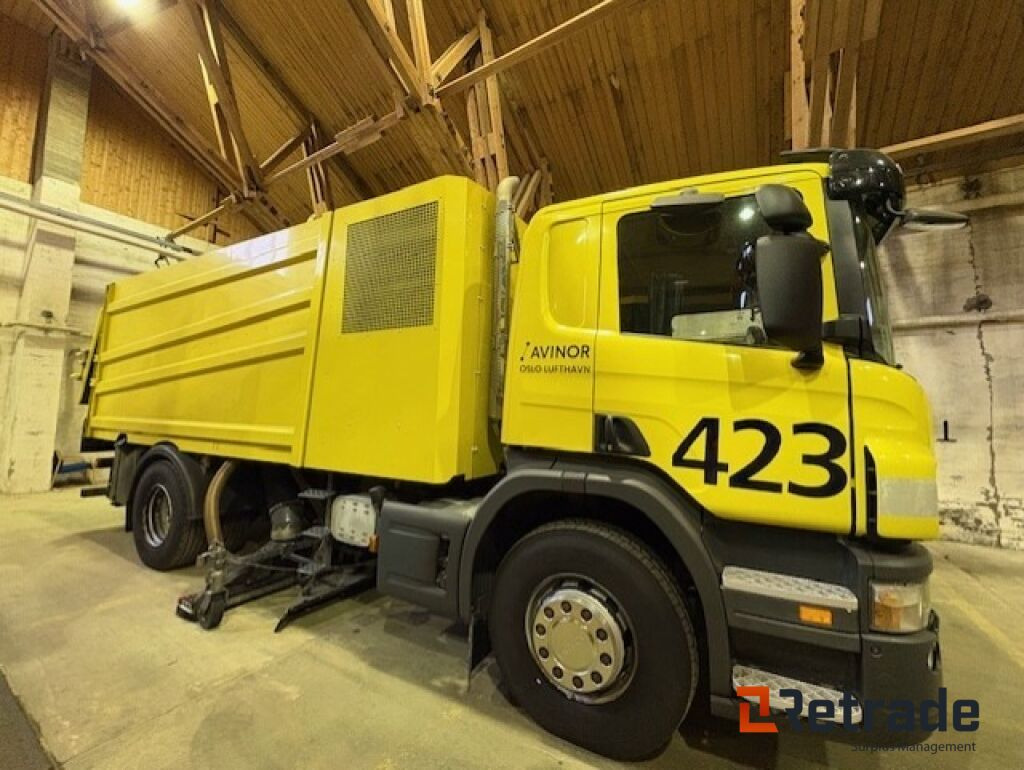 Glykol suger - Scania P310 med Bucher STKF 9500 på bygg! - Truk sampah: gambar 1 Glykol suger - Scania P310 med Bucher STKF 9500 på bygg! - Truk sampah: gambar 1