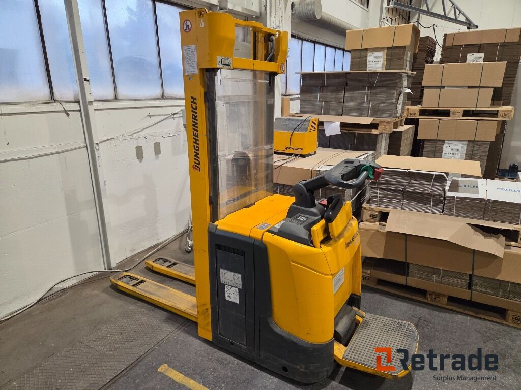 Jungheinrich erc 216z med lader 2015 mod - Penumpuk: gambar 2 Jungheinrich erc 216z med lader 2015 mod - Penumpuk: gambar 2