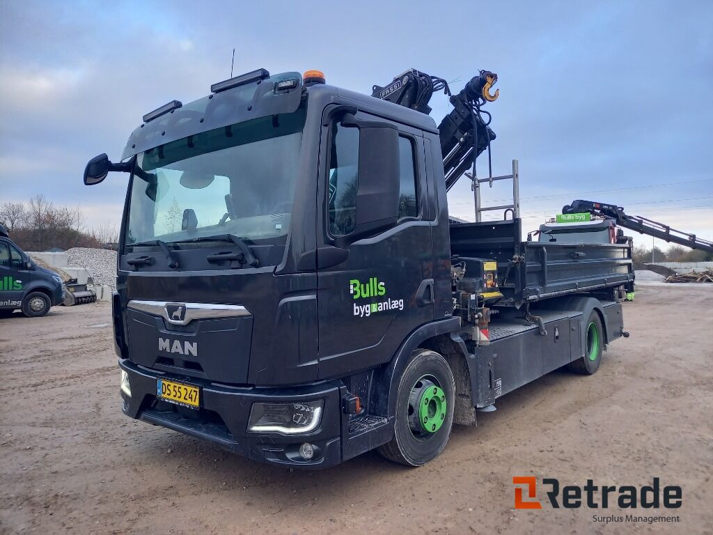 MAN TGL 12. 4X2 BL med Fassi kran - Truk flatbed, Truk derek: gambar 1 MAN TGL 12. 4X2 BL med Fassi kran - Truk flatbed, Truk derek: gambar 1