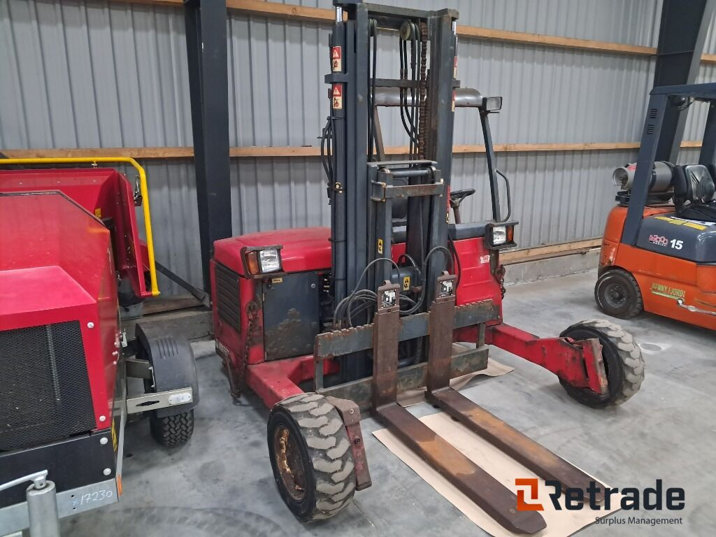 Medbringer Truck Moffett M4 25.3 - Mesin industri: gambar 1 Medbringer Truck Moffett M4 25.3 - Mesin industri: gambar 1