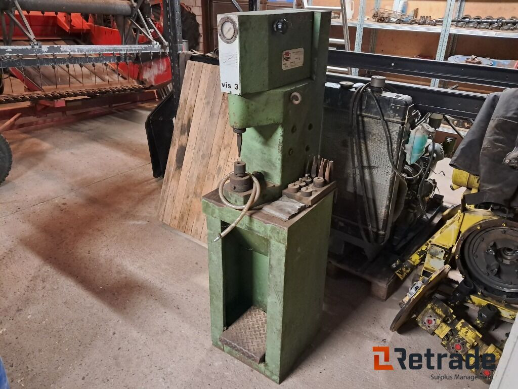 Nittemaskine Pmd Piccinotti Vis 3 M. diverse matricer - Mesin industri: gambar 1 Nittemaskine Pmd Piccinotti Vis 3 M. diverse matricer - Mesin industri: gambar 1