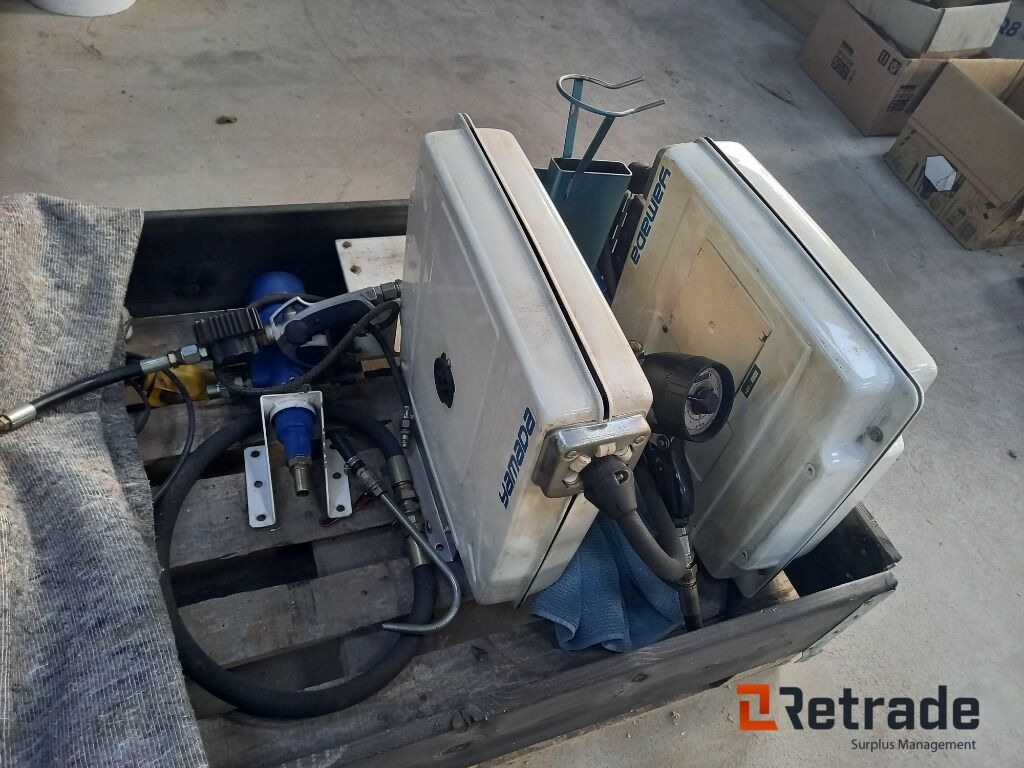 Oliepumper med slange opruller - Peralatan bengkel: gambar 1 Oliepumper med slange opruller - Peralatan bengkel: gambar 1