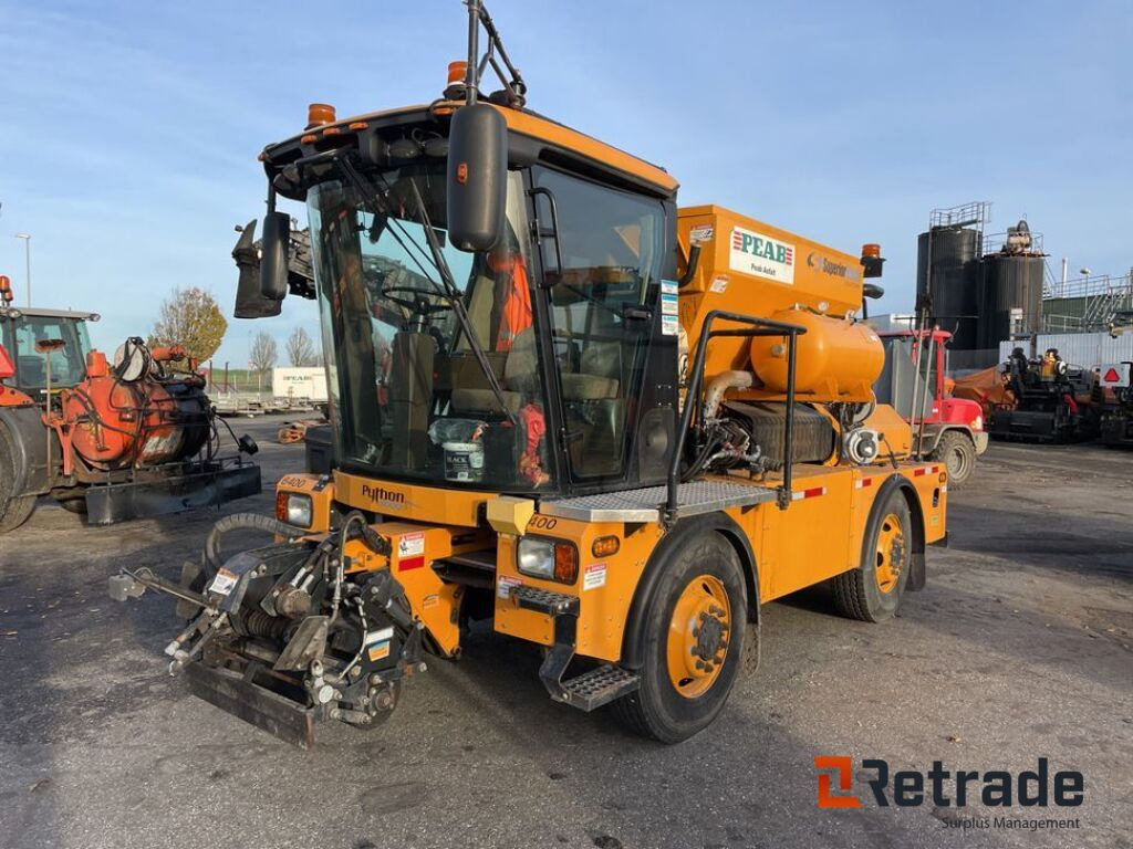 SuperiorRoads Python 5000+ Pothole Patcher - Peralatan konstruksi: gambar 1 SuperiorRoads Python 5000+ Pothole Patcher - Peralatan konstruksi: gambar 1