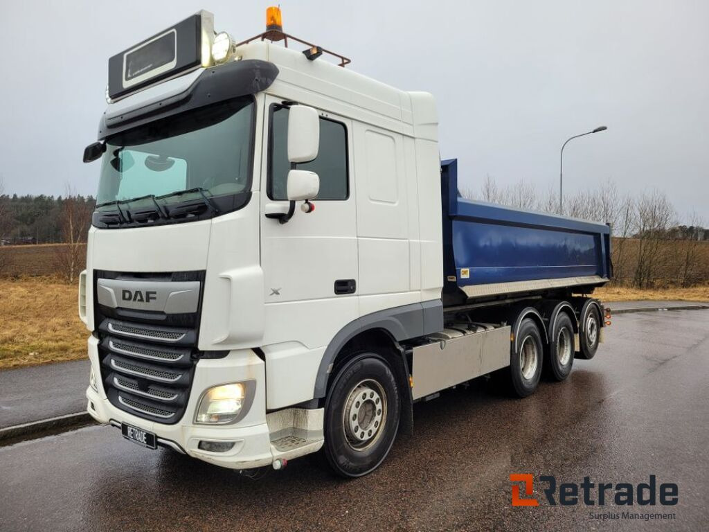 Tridem lastväxlare med flak Daf XF530 FAW Euro 6, låga mil -2022 - Truk jungkit: gambar 1 Tridem lastväxlare med flak Daf XF530 FAW Euro 6, låga mil -2022 - Truk jungkit: gambar 1