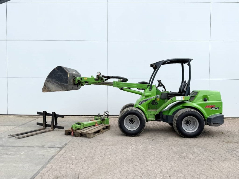 Avant M750 Opti Drive - Bucket + Jib + Forks - Loader depan teleskopik: gambar 1 Avant M750 Opti Drive - Bucket + Jib + Forks - Loader depan teleskopik: gambar 1