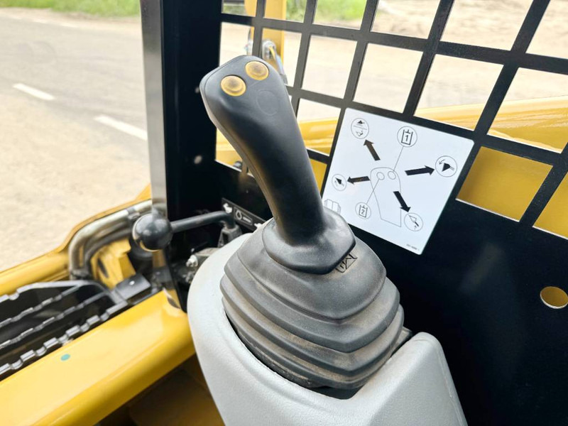 Skid steer baru Cat 216B3 - New / Unused / Extra Hydraulic: gambar 9