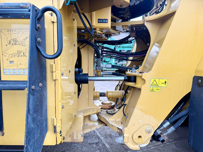 Wheel loader Cat 982M - Weighing System / Central Greasing: gambar 19