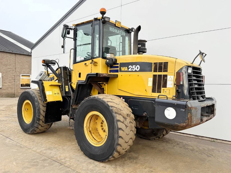 Komatsu WA250-5 - Dutch Machine / 3rd Function / Auto Lube - Wheel loader: gambar 3 Komatsu WA250-5 - Dutch Machine / 3rd Function / Auto Lube - Wheel loader: gambar 3