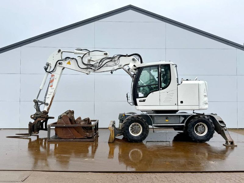 Liebherr A914 Compact - Triple Boom / Many extra attachment - Ekskavator roda: gambar 1 Liebherr A914 Compact - Triple Boom / Many extra attachment - Ekskavator roda: gambar 1