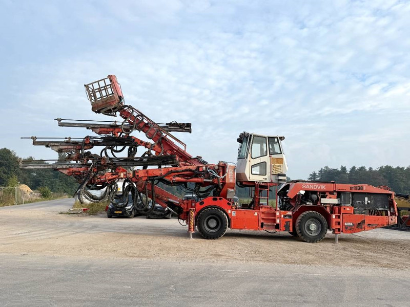 Sandvik DT1130-SC - 3x TB150 Drill Boom + Basket Boom - Anjungan pengeboran: gambar 3 Sandvik DT1130-SC - 3x TB150 Drill Boom + Basket Boom - Anjungan pengeboran: gambar 3