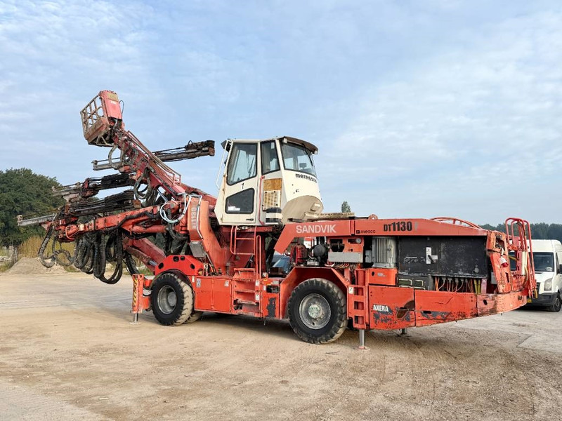 Sandvik DT1130-SC - 3x TB150 Drill Boom + Basket Boom - Anjungan pengeboran: gambar 4 Sandvik DT1130-SC - 3x TB150 Drill Boom + Basket Boom - Anjungan pengeboran: gambar 4