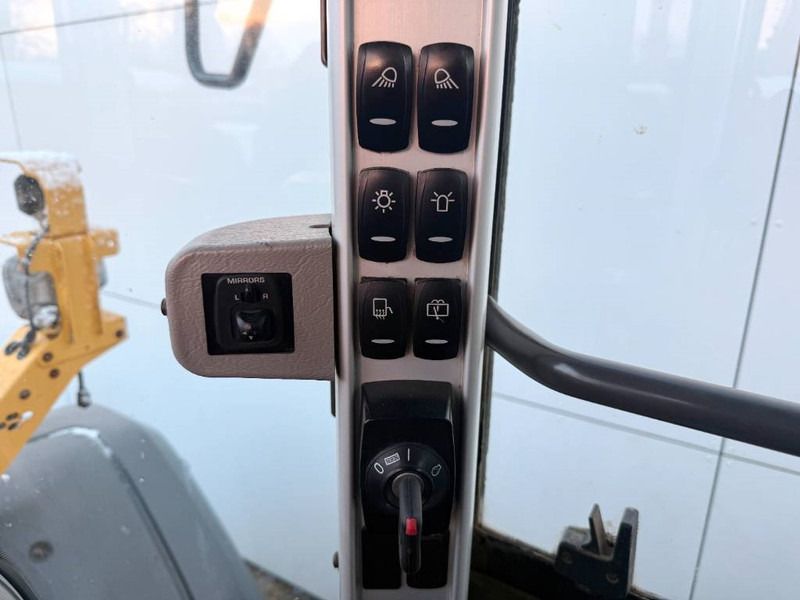 Wheel loader Volvo L120H - 3rd Function / Quick Coupler: gambar 13