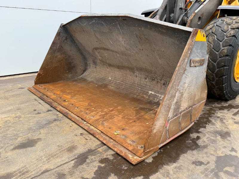 Wheel loader Volvo L120H - 3rd Function / Weight System: gambar 16