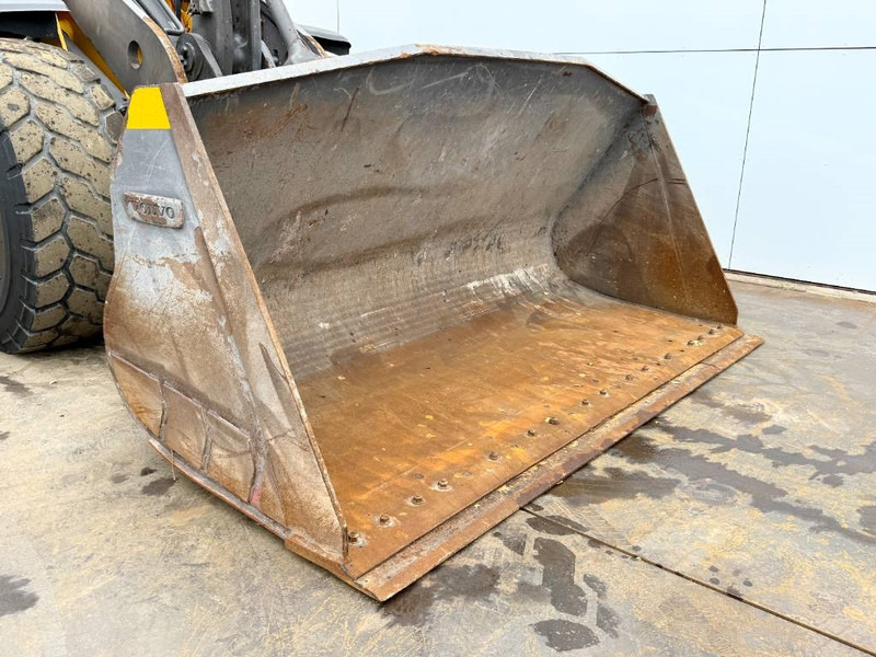 Wheel loader Volvo L120H - 3rd Function / Weight System: gambar 17