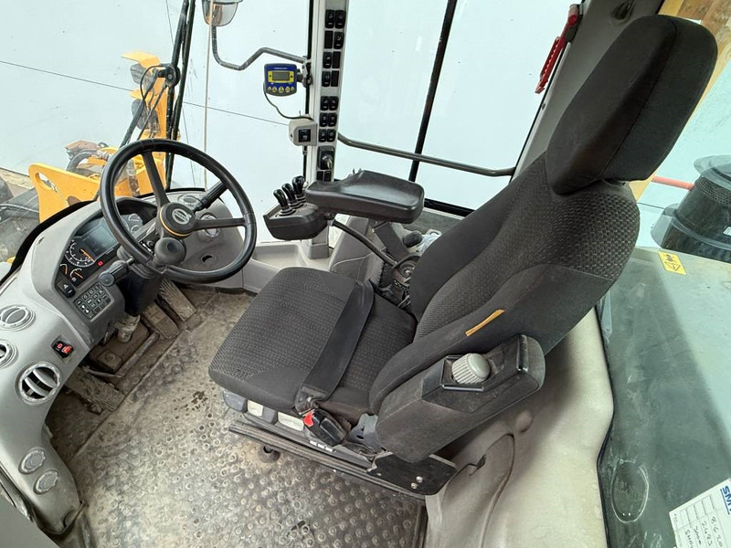 Wheel loader Volvo L120H - 3rd Function / Weight System: gambar 8