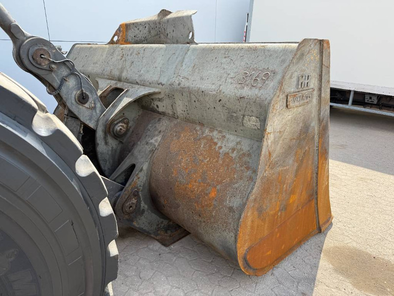 Wheel loader Volvo L150H - German Machine / Auto Greasing / Camera: gambar 18