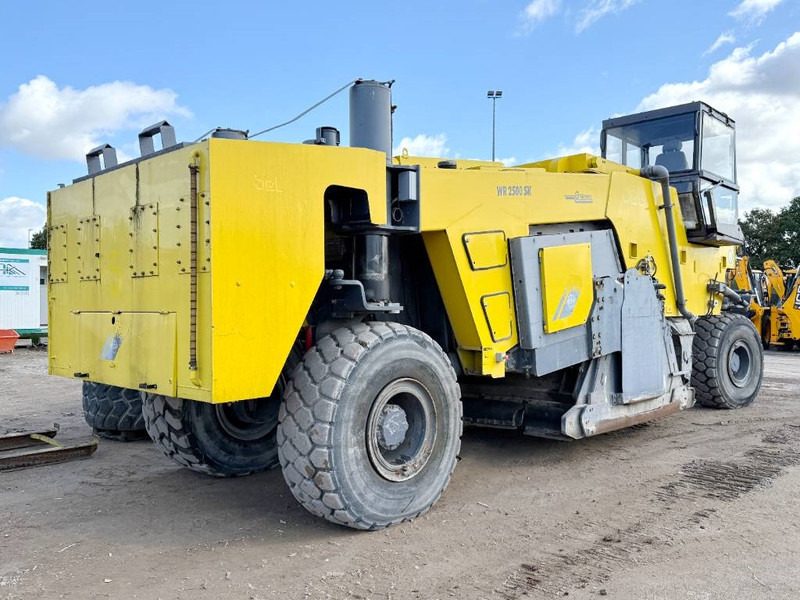Wirtgen WR2500SK - Dutch Machine / Extra Miller and Tires - Mesin aspal: gambar 4 Wirtgen WR2500SK - Dutch Machine / Extra Miller and Tires - Mesin aspal: gambar 4