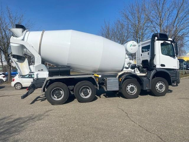 Mercedes Arocs 4145 - Truk pengaduk beton: gambar 4 Mercedes Arocs 4145 - Truk pengaduk beton: gambar 4