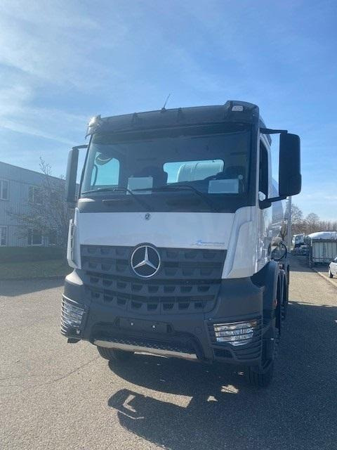 Mercedes Arocs 4145 - Truk pengaduk beton: gambar 3 Mercedes Arocs 4145 - Truk pengaduk beton: gambar 3
