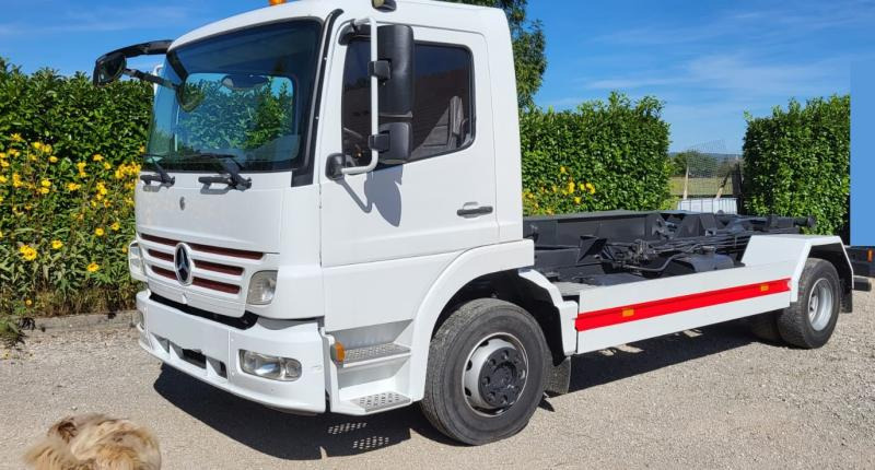 Mercedes Atego - Truk skip loader: gambar 2 Mercedes Atego - Truk skip loader: gambar 2