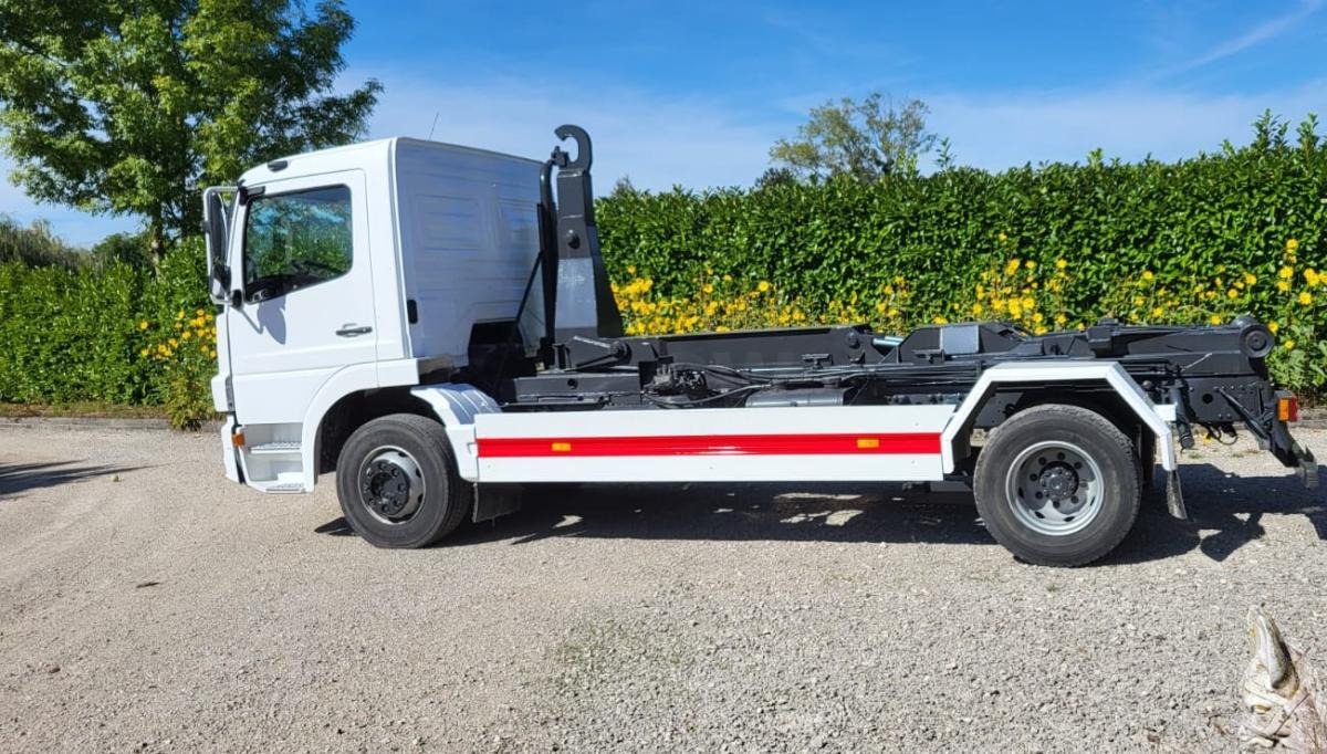 Mercedes Atego - Truk skip loader: gambar 3 Mercedes Atego - Truk skip loader: gambar 3
