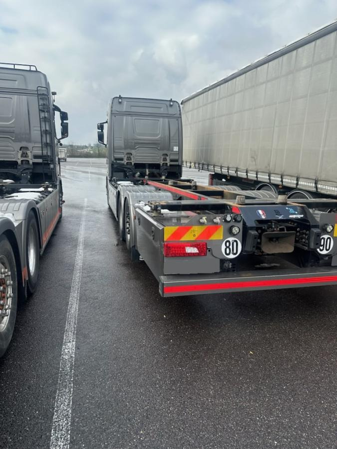 Scania S 590 - Pengangkut kontainer/ Container truck: gambar 4 Scania S 590 - Pengangkut kontainer/ Container truck: gambar 4