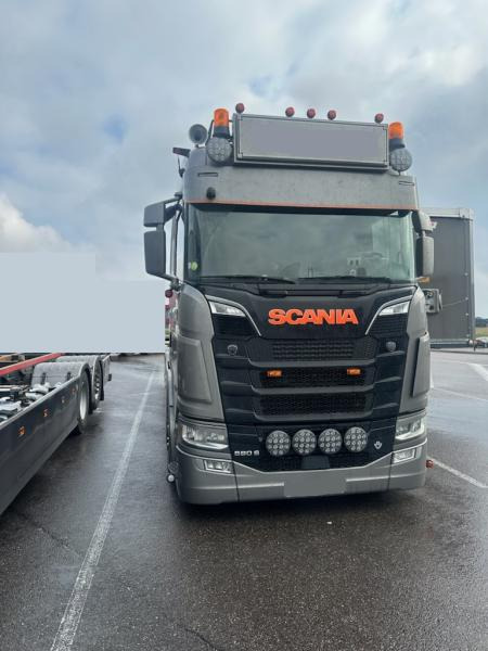 Scania S 590 - Pengangkut kontainer/ Container truck: gambar 1 Scania S 590 - Pengangkut kontainer/ Container truck: gambar 1