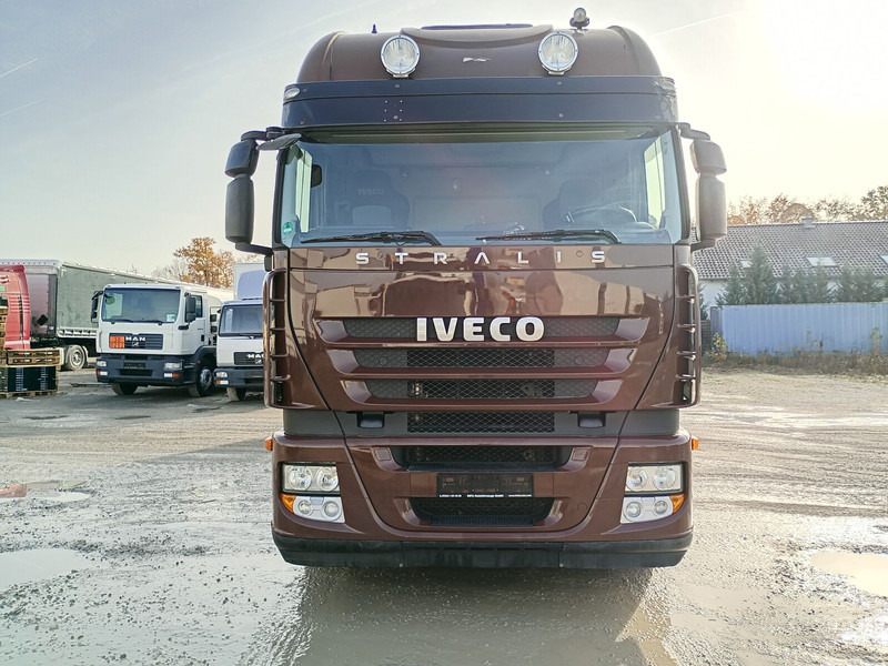 Iveco AS260S42Y/FS - Truk dengan terpal samping, Truk derek: gambar 4 Iveco AS260S42Y/FS - Truk dengan terpal samping, Truk derek: gambar 4
