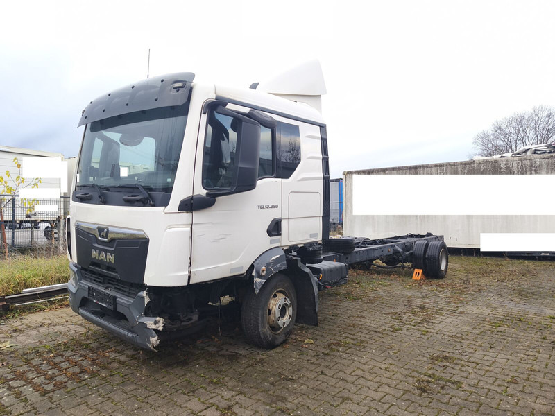 MAN TGL 12.250 Euro6 4x2 AHK - Truk sasis: gambar 1 MAN TGL 12.250 Euro6 4x2 AHK - Truk sasis: gambar 1