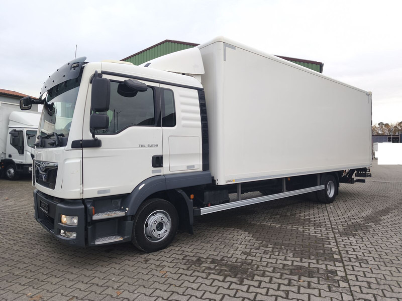 MAN TGL 12.250 Koffer Euro 6 4x2 LBW AHK (33) - Truk box: gambar 2 MAN TGL 12.250 Koffer Euro 6 4x2 LBW AHK (33) - Truk box: gambar 2