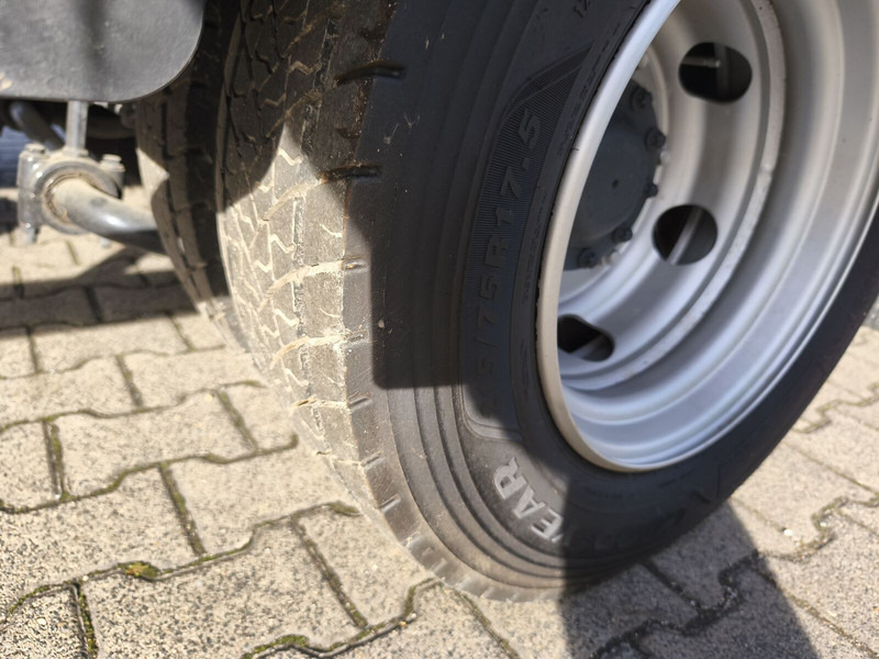 Truk box MAN TGL 8.190 Koffer gFH AHK LBW Euro 6 4x2 (11) TÜV NEU: gambar 17 Truk box MAN TGL 8.190 Koffer gFH AHK LBW Euro 6 4x2 (11) TÜV NEU: gambar 17