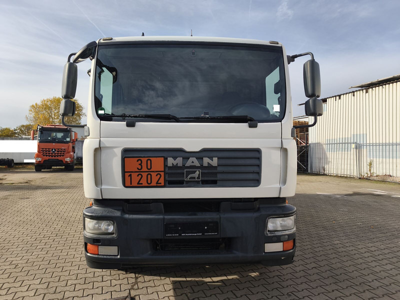 MAN TGM 18.240 Tankfahrzeug Diesel Heizöl Kässbohrer 12.400 l (28) - Truk tangki: gambar 3 MAN TGM 18.240 Tankfahrzeug Diesel Heizöl Kässbohrer 12.400 l (28) - Truk tangki: gambar 3