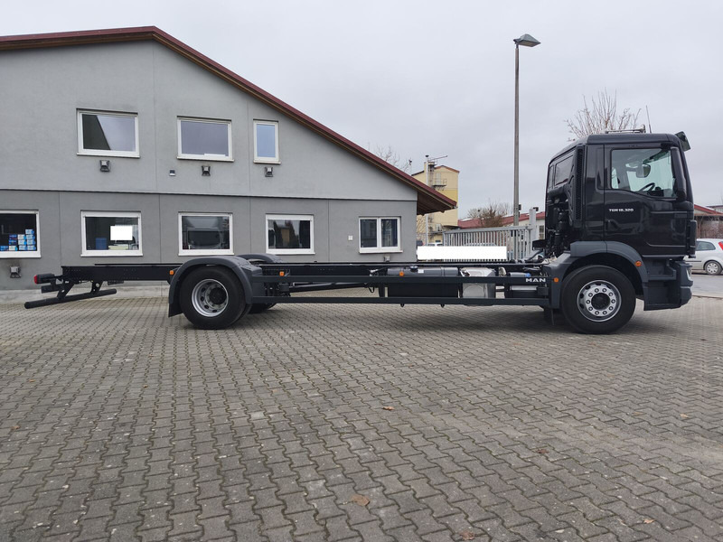 MAN TGM 18.320 4x2BL CH Fahrgestell Euro 6 Rechtslenker - Truk sasis: gambar 4 MAN TGM 18.320 4x2BL CH Fahrgestell Euro 6 Rechtslenker - Truk sasis: gambar 4