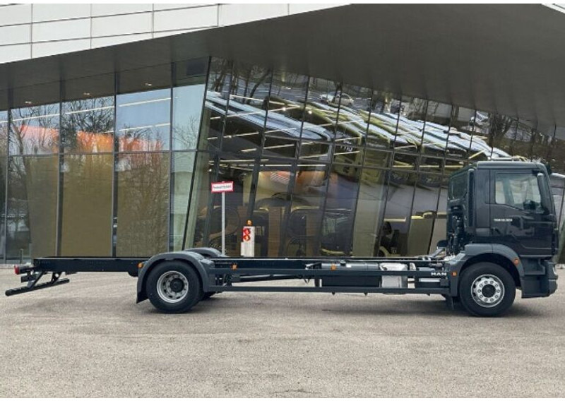 MAN TGM 18.320 4x2BL CH Fahrgestell Euro 6 Rechtslenker NEU - Truk sasis: gambar 4 MAN TGM 18.320 4x2BL CH Fahrgestell Euro 6 Rechtslenker NEU - Truk sasis: gambar 4