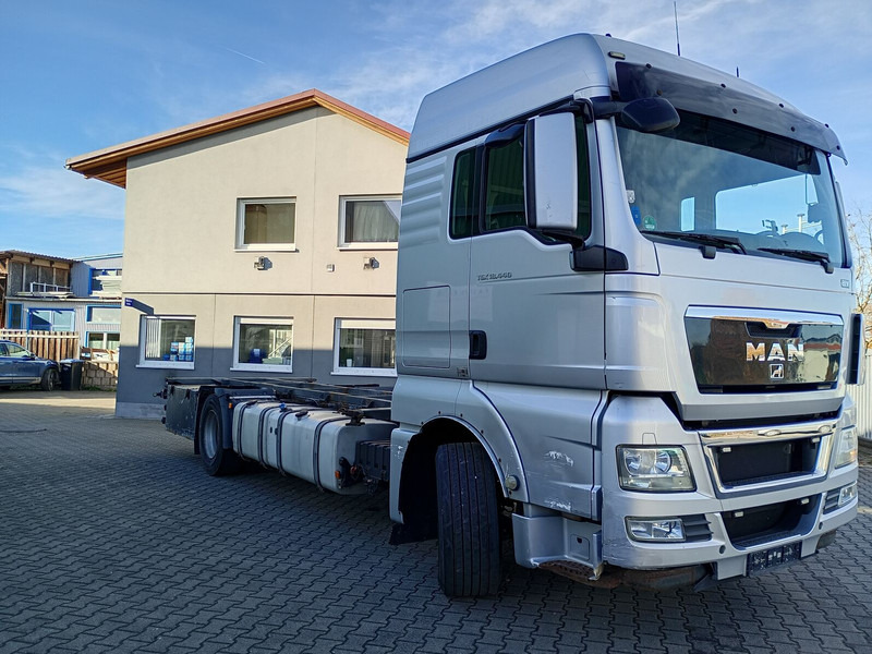 MAN TGX 18.440 - Truk sasis: gambar 1 MAN TGX 18.440 - Truk sasis: gambar 1