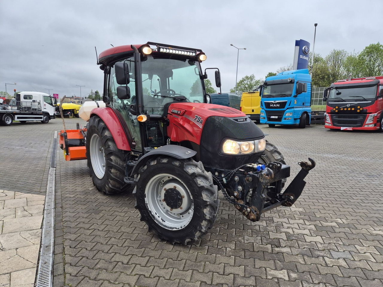 Case IH Farmall 75 / 2022 / Only 1853 MTH / Sweeper + Plow Extra / 1 OWN - Traktor: gambar 1 Case IH Farmall 75 / 2022 / Only 1853 MTH / Sweeper + Plow Extra / 1 OWN - Traktor: gambar 1