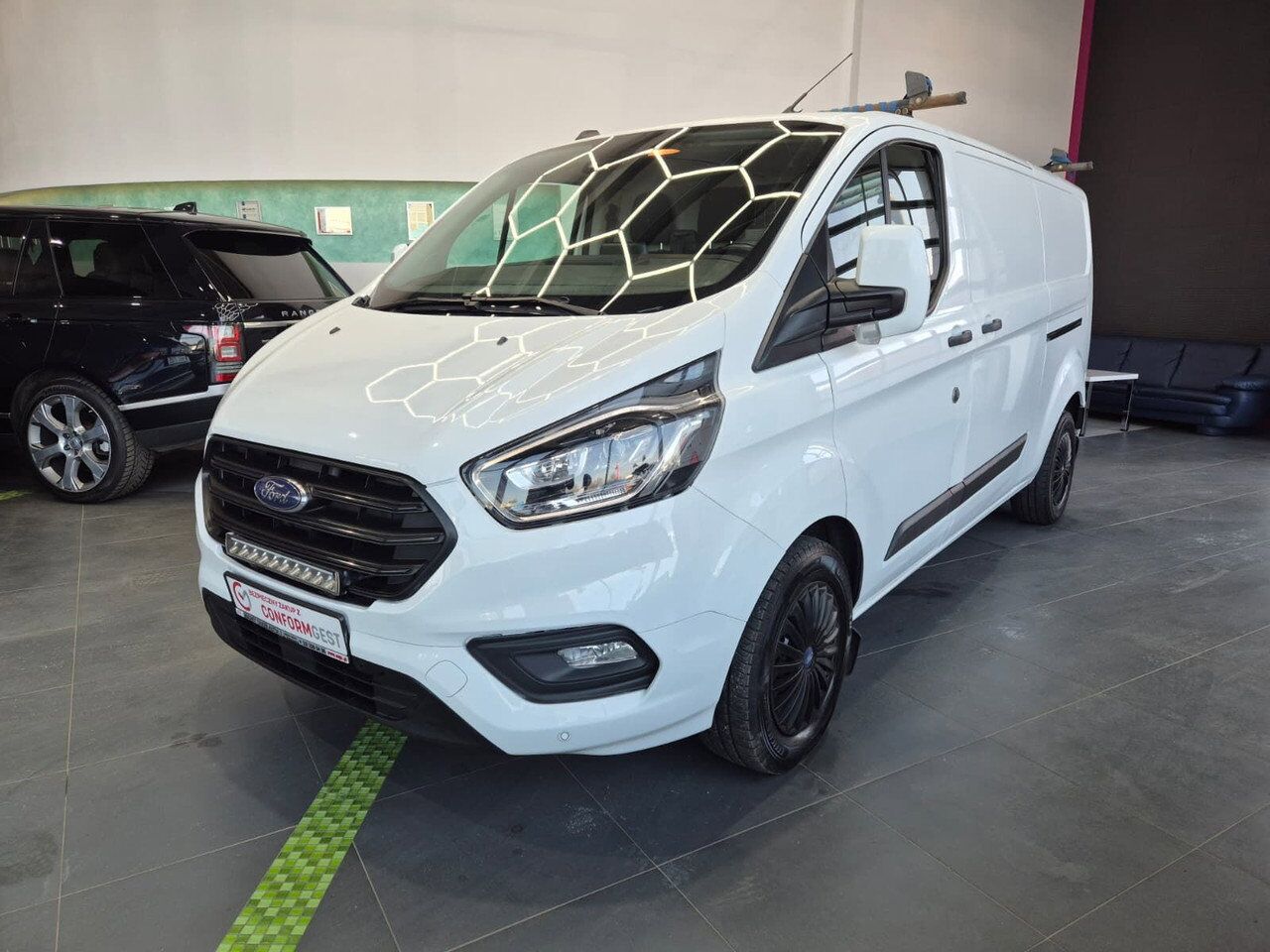 Ford Transit Custom 300 / 2.0 TDCi Automat - Van kecil: gambar 2 Ford Transit Custom 300 / 2.0 TDCi Automat - Van kecil: gambar 2