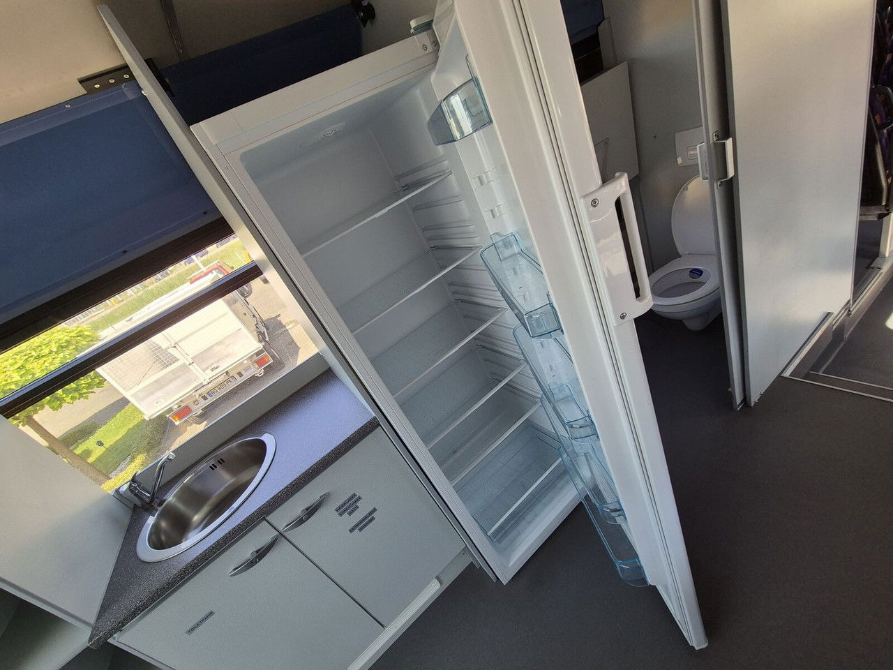 Bus pariwisata IRISBUS Iveco 330 KM / Solar Panels / NEW Equiped: gambar 18 Bus pariwisata IRISBUS Iveco 330 KM / Solar Panels / NEW Equiped: gambar 18