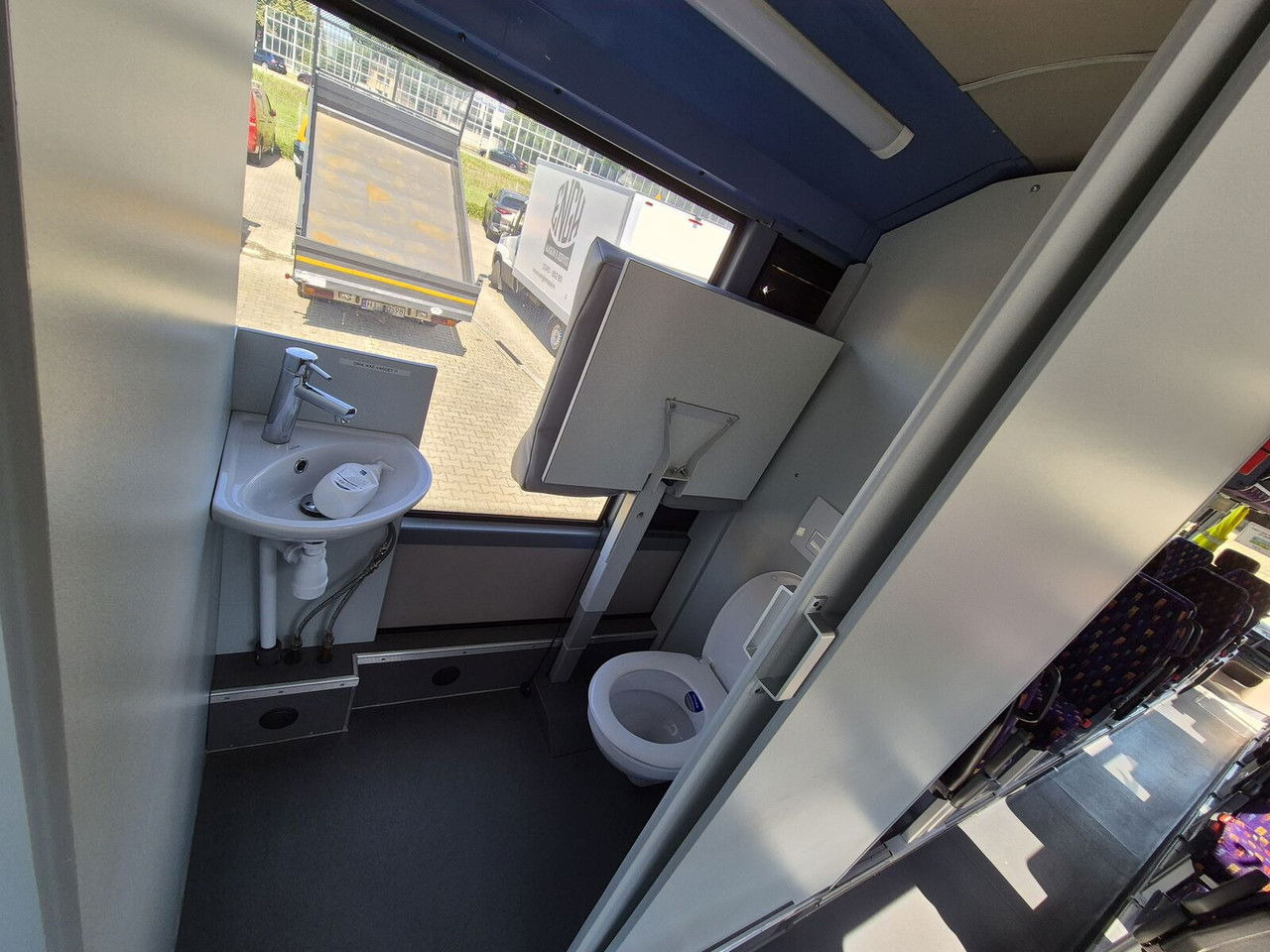 Bus pariwisata IRISBUS Iveco 330 KM / Solar Panels / NEW Equiped: gambar 17 Bus pariwisata IRISBUS Iveco 330 KM / Solar Panels / NEW Equiped: gambar 17