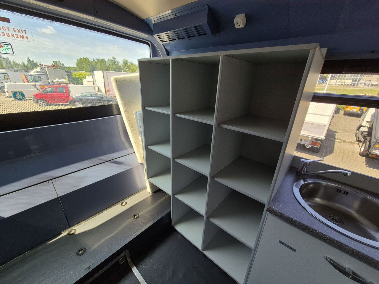 Bus pariwisata IRISBUS Iveco 330 KM / Solar Panels / NEW Equiped: gambar 21 Bus pariwisata IRISBUS Iveco 330 KM / Solar Panels / NEW Equiped: gambar 21