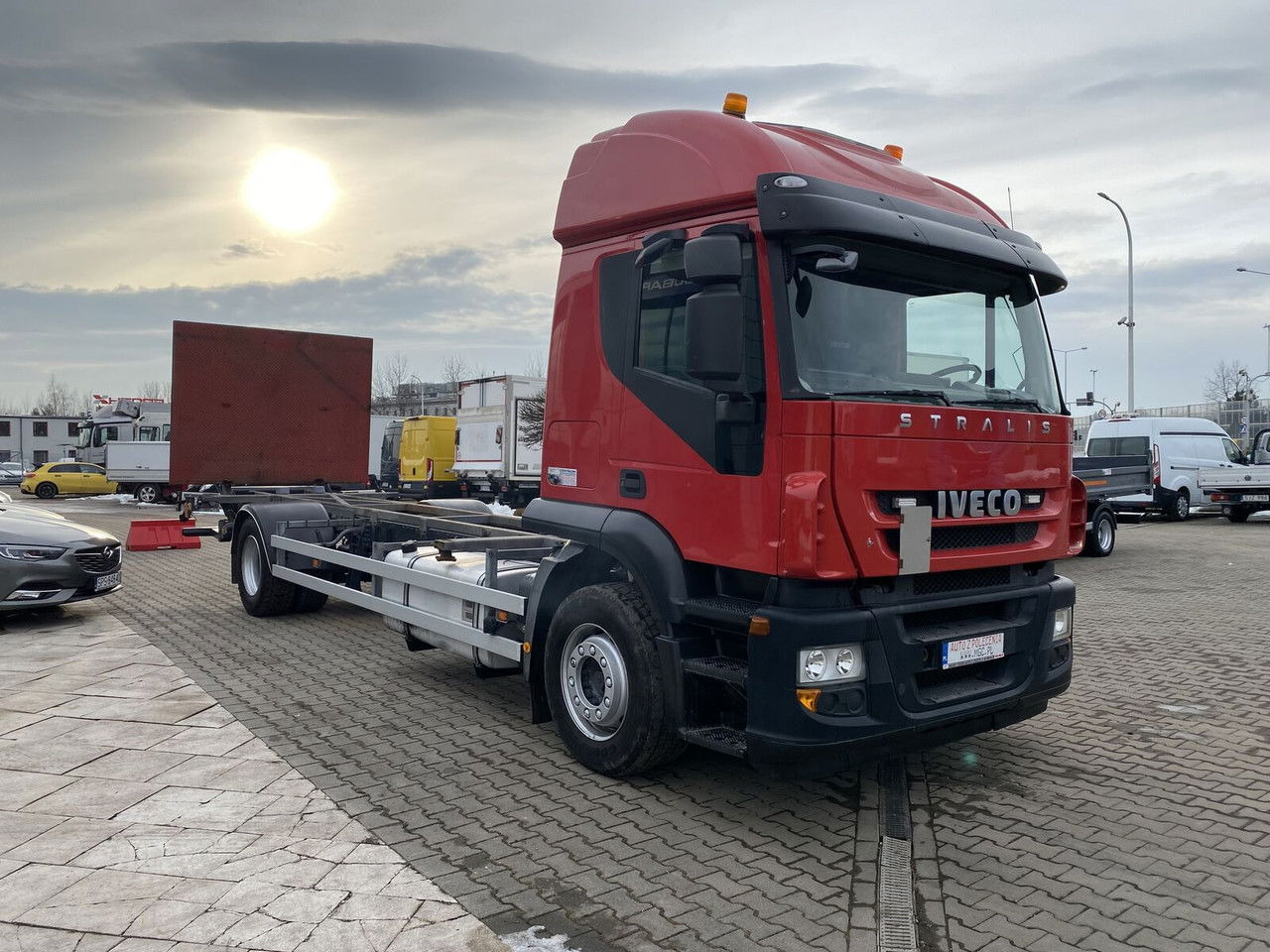 IVECO Stralis 360 AT 190 / Euro 5 / NEW Service / Long Frame - Truk sasis: gambar 2 IVECO Stralis 360 AT 190 / Euro 5 / NEW Service / Long Frame - Truk sasis: gambar 2