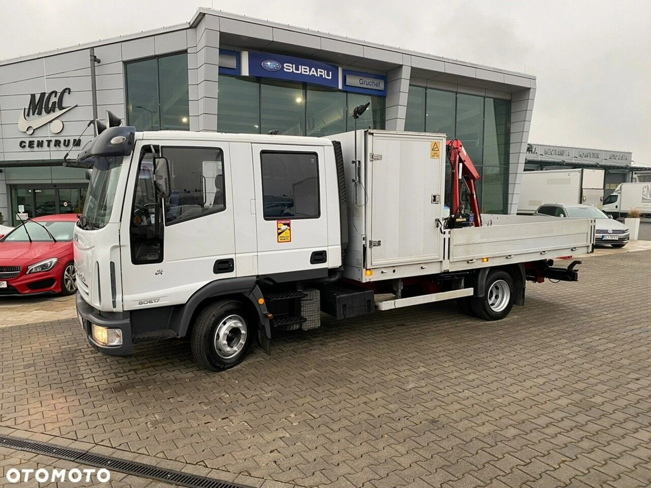 Iveco Eurocargo ML80E17 - Truk flatbed, Truk derek: gambar 1 Iveco Eurocargo ML80E17 - Truk flatbed, Truk derek: gambar 1